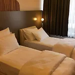 Awen Hotel 3*
