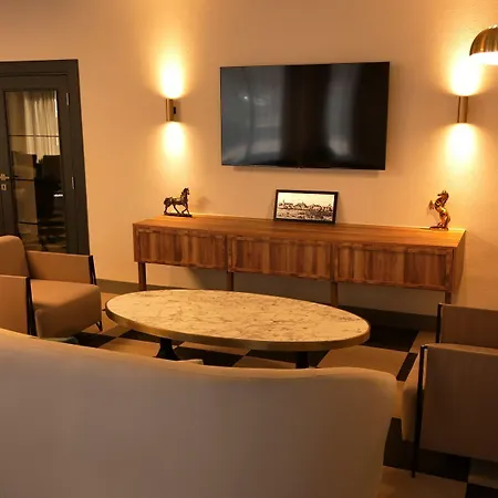 Awen Hotel 3*